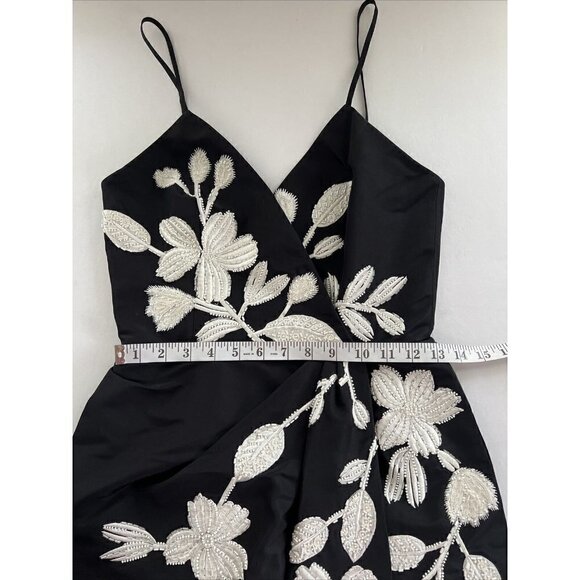 Carolina Herrera size 2 Floral Beaded Embroidered Column Gown Dress Black White - Picture 11 of 16